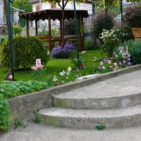 къща речен шепот 칼로페르