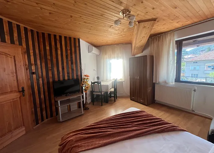 Affittacamere къща речен шепот 3*